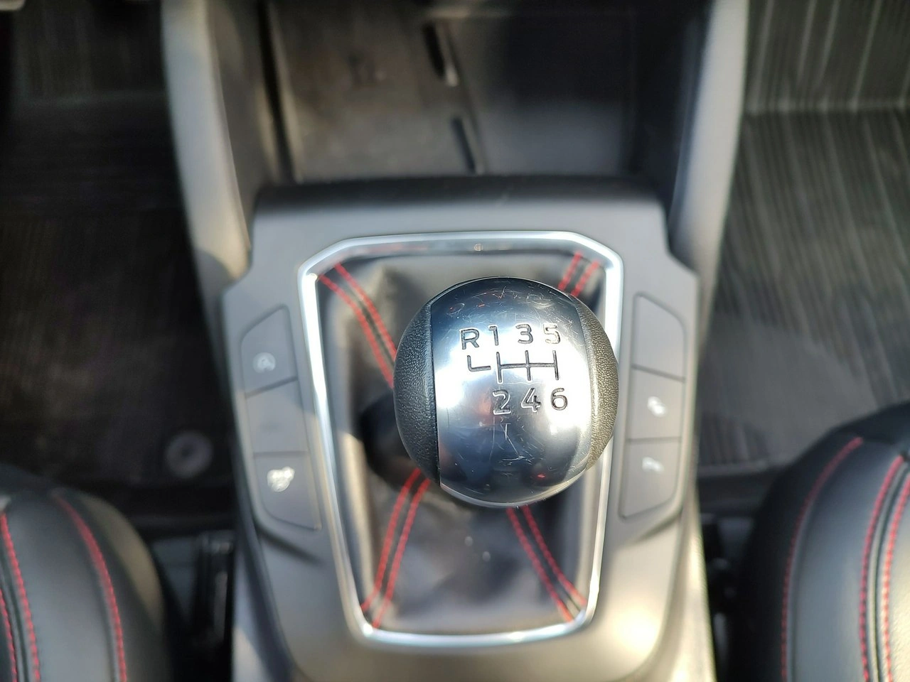 Ford Kuga - Zdjęcie 21