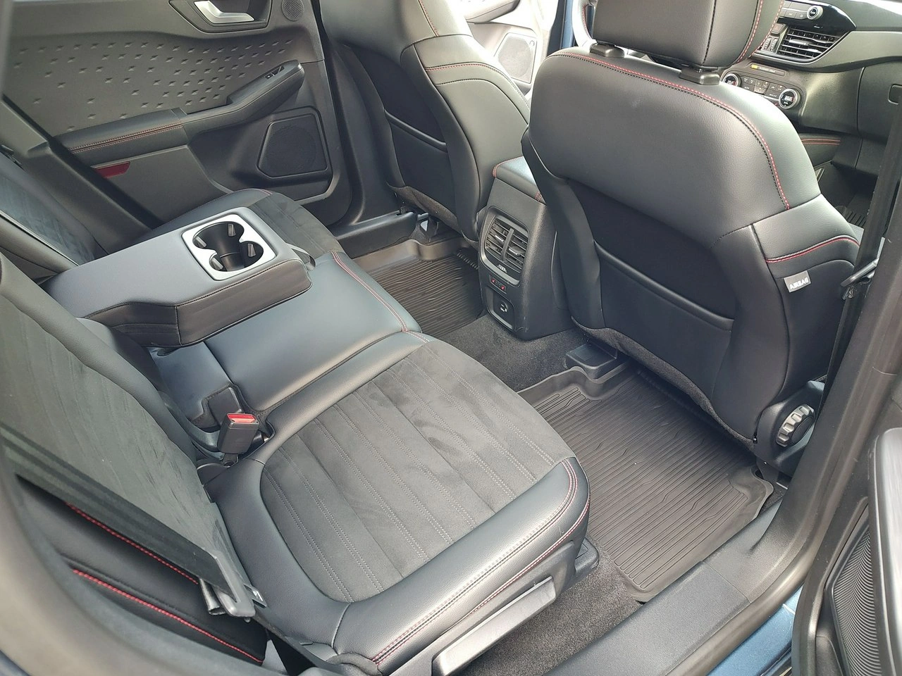 Ford Kuga - Zdjęcie 27