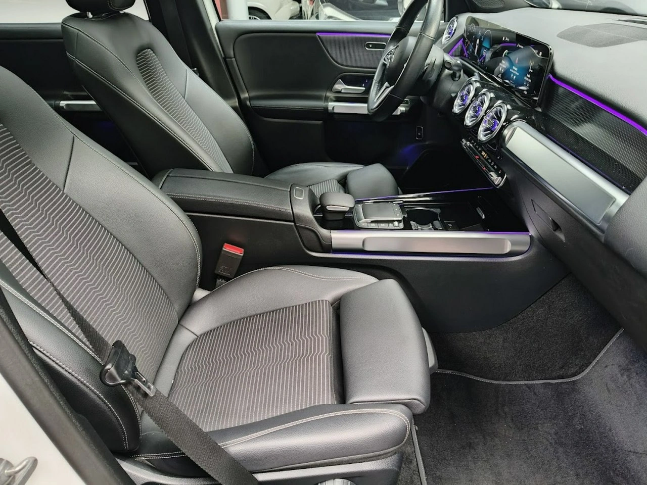 Mercedes GLB - Zdjęcie 17