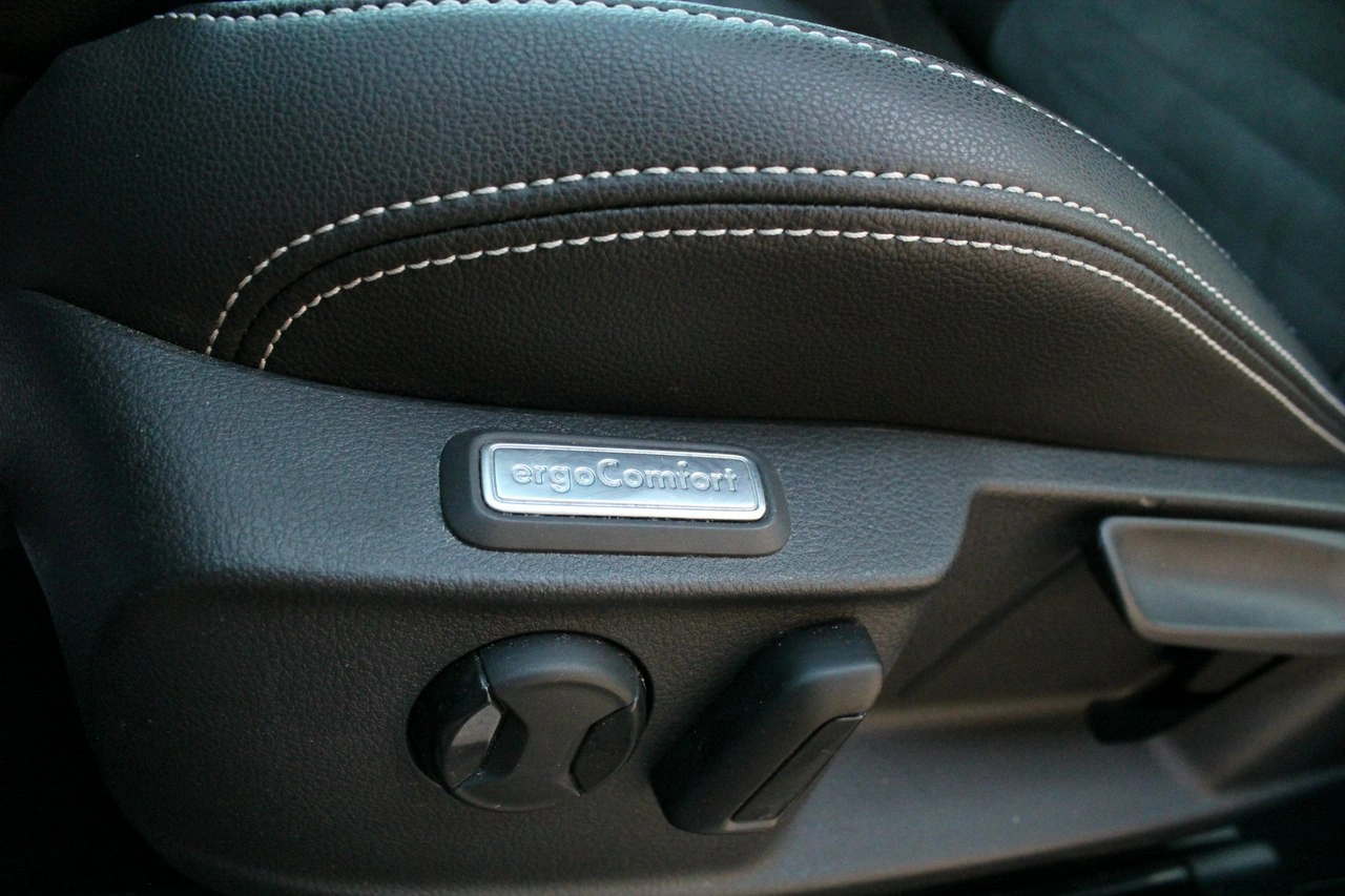 Volkswagen Passat - Zdjęcie 14