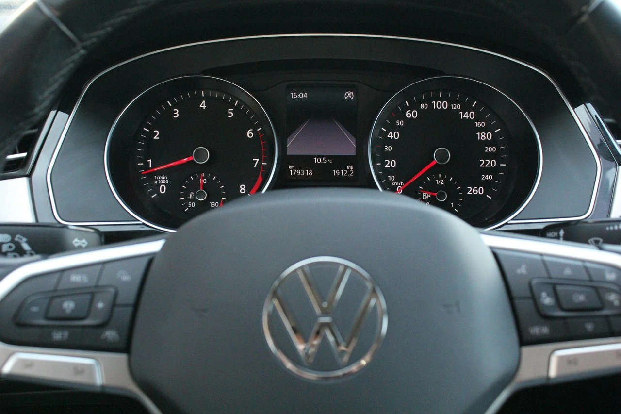 Volkswagen Passat - Zdjęcie 19