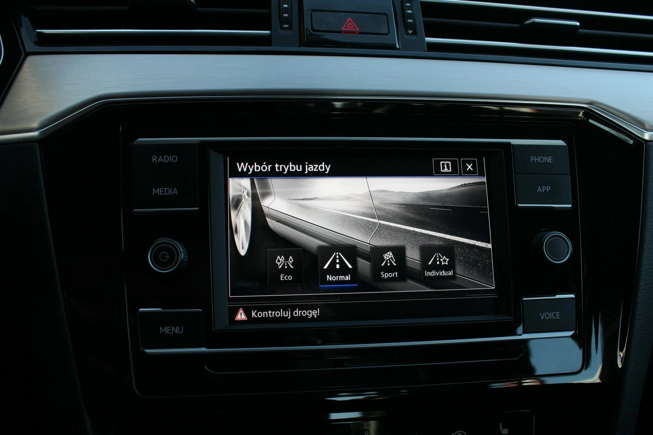 Volkswagen Passat - Zdjęcie 23