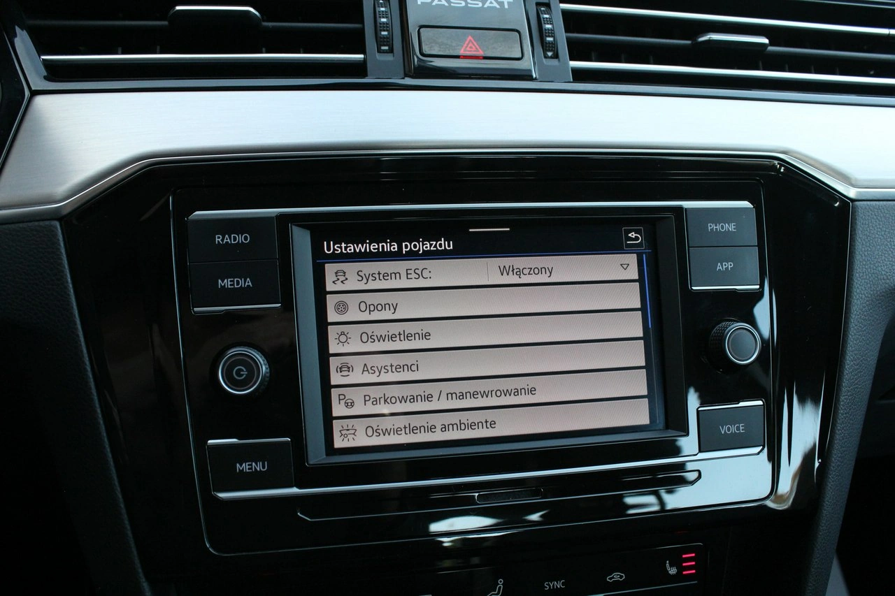 Volkswagen Passat - Zdjęcie 28