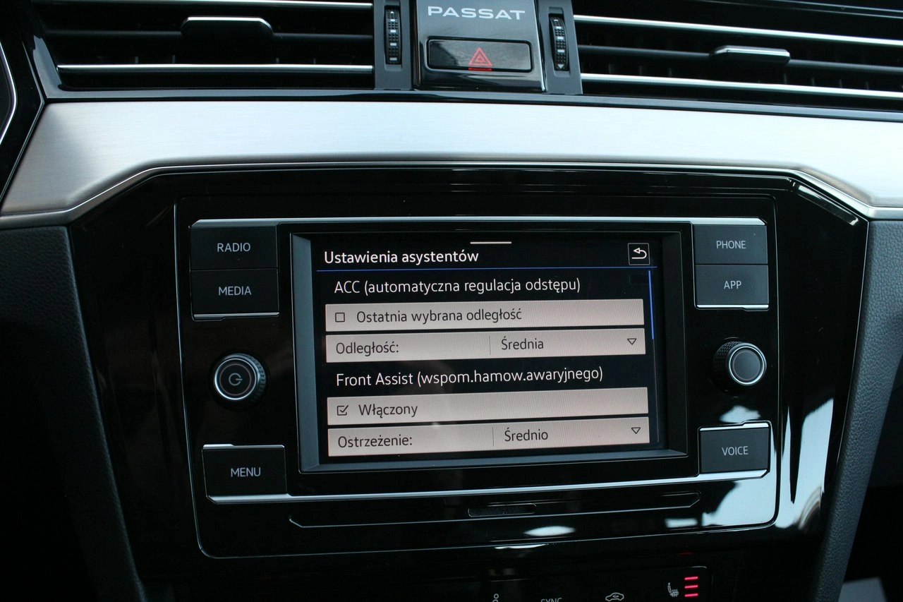 Volkswagen Passat - Zdjęcie 29