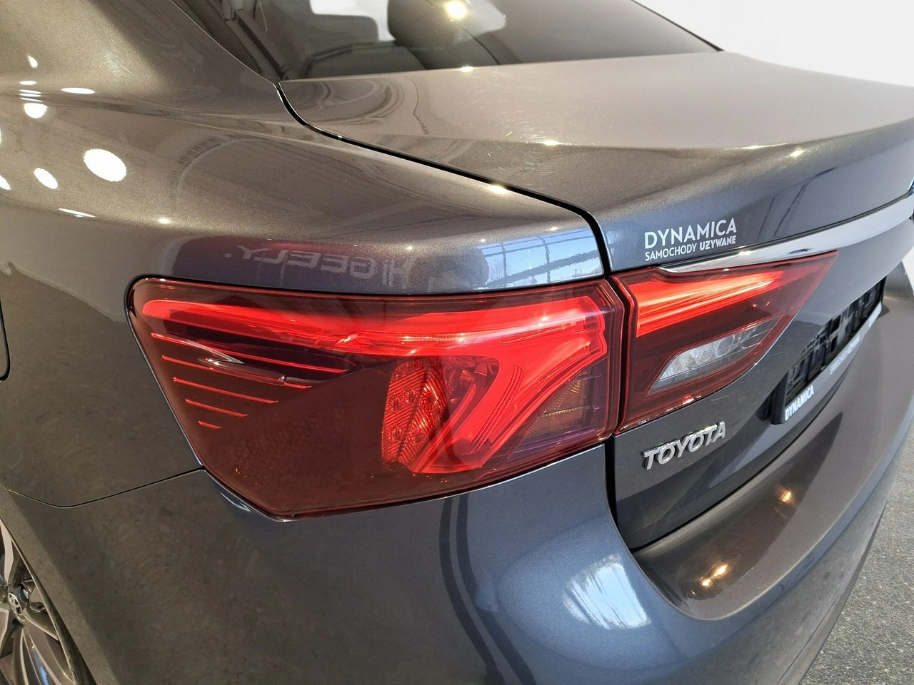 Toyota Avensis - Zdjęcie 10