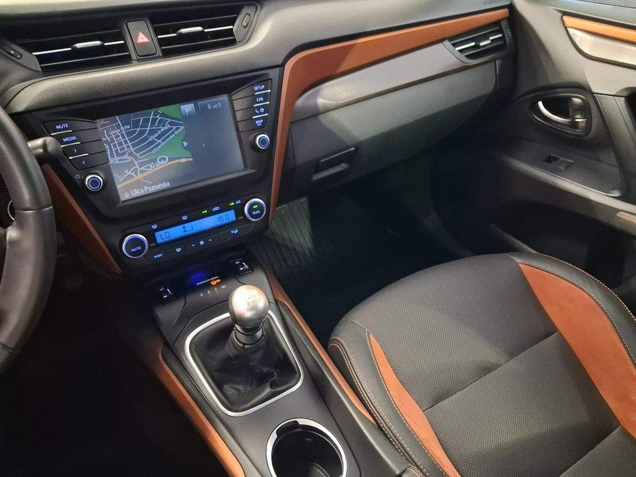 Toyota Avensis - Zdjęcie 27