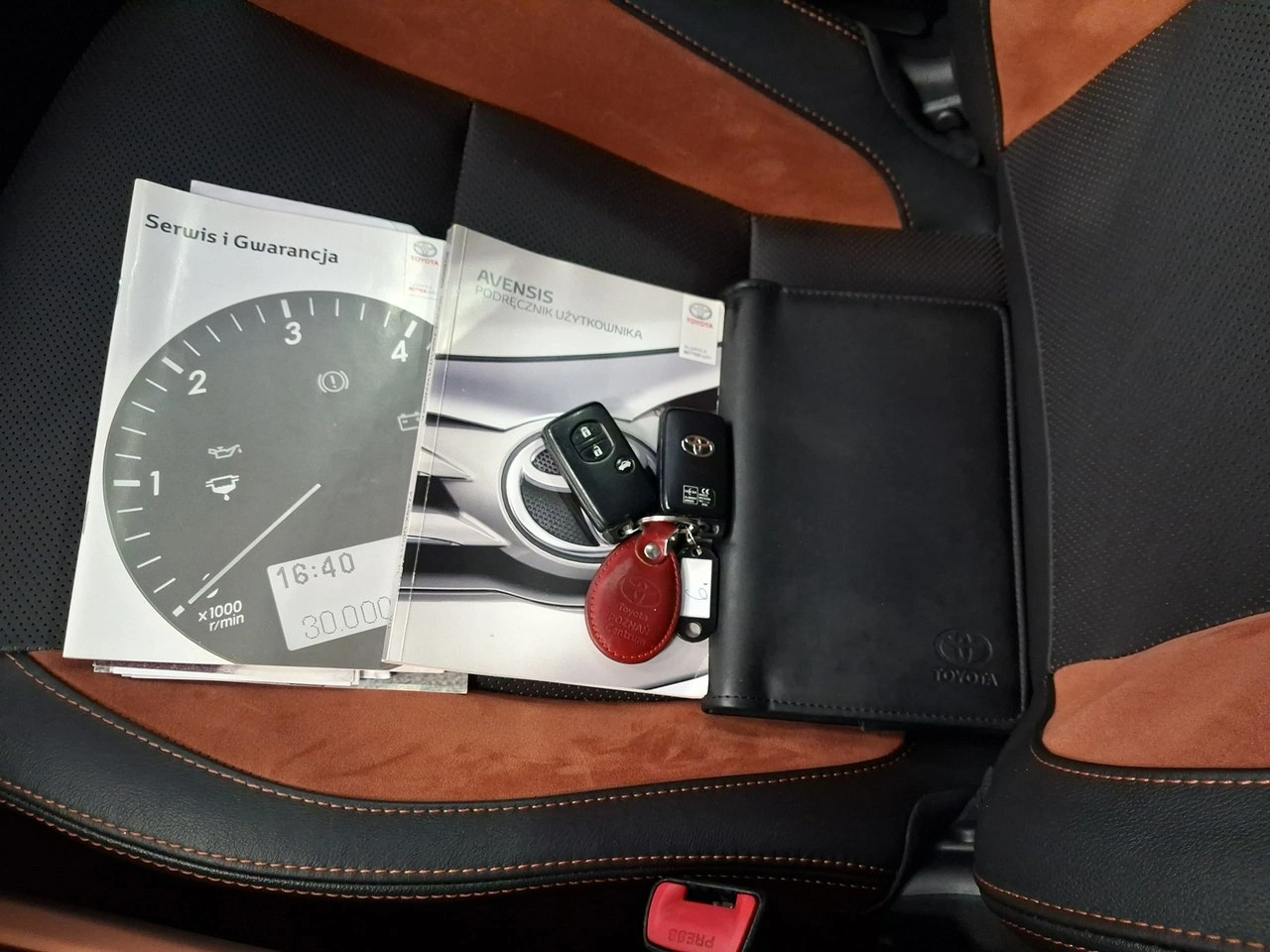 Toyota Avensis - Zdjęcie 30