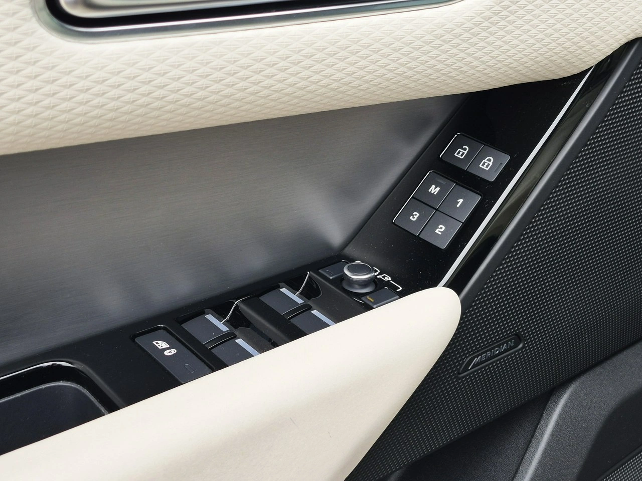 Land Rover Range Rover Velar - Zdjęcie 17