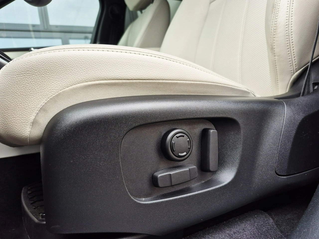 Land Rover Range Rover Velar - Zdjęcie 21