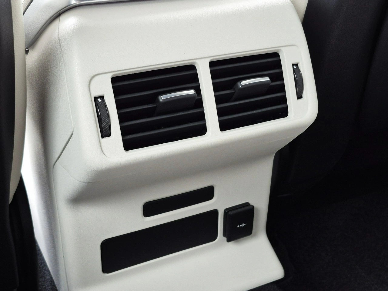 Land Rover Range Rover Velar - Zdjęcie 25