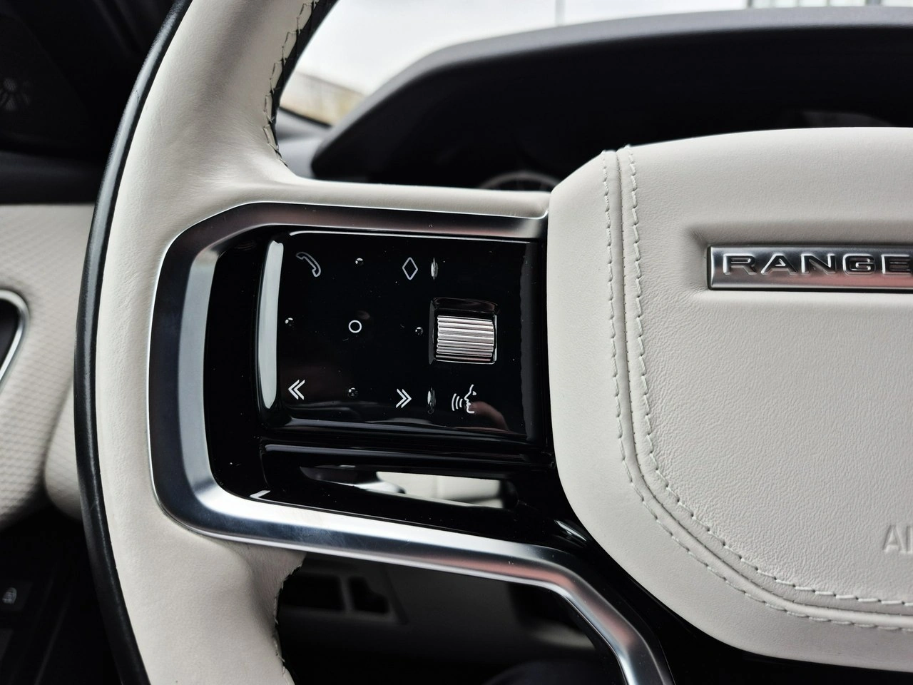 Land Rover Range Rover Velar - Zdjęcie 29