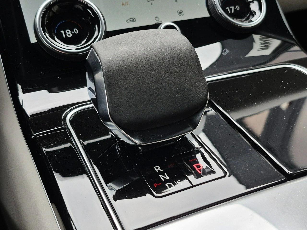 Land Rover Range Rover Velar - Zdjęcie 33