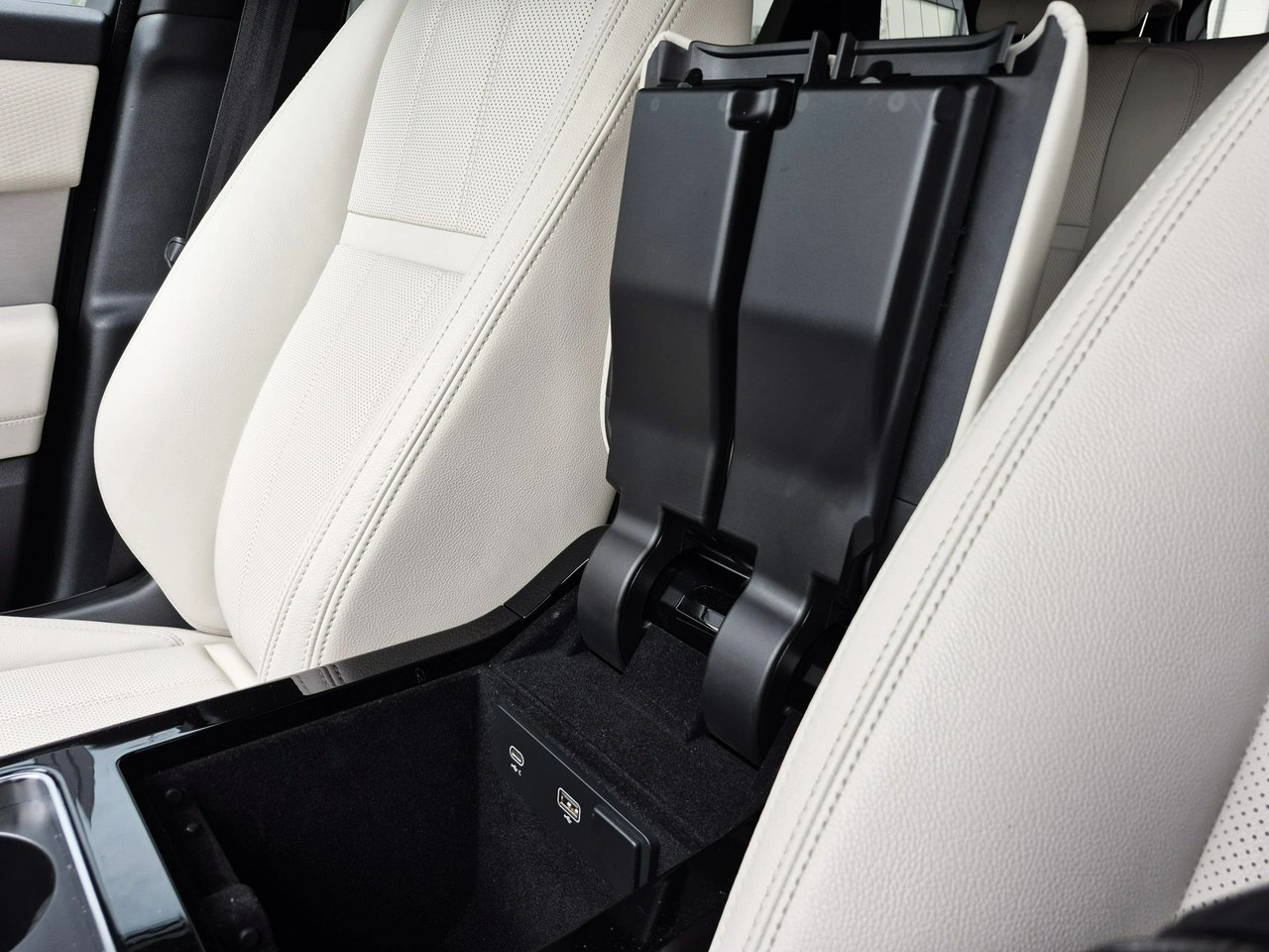 Land Rover Range Rover Velar - Zdjęcie 39