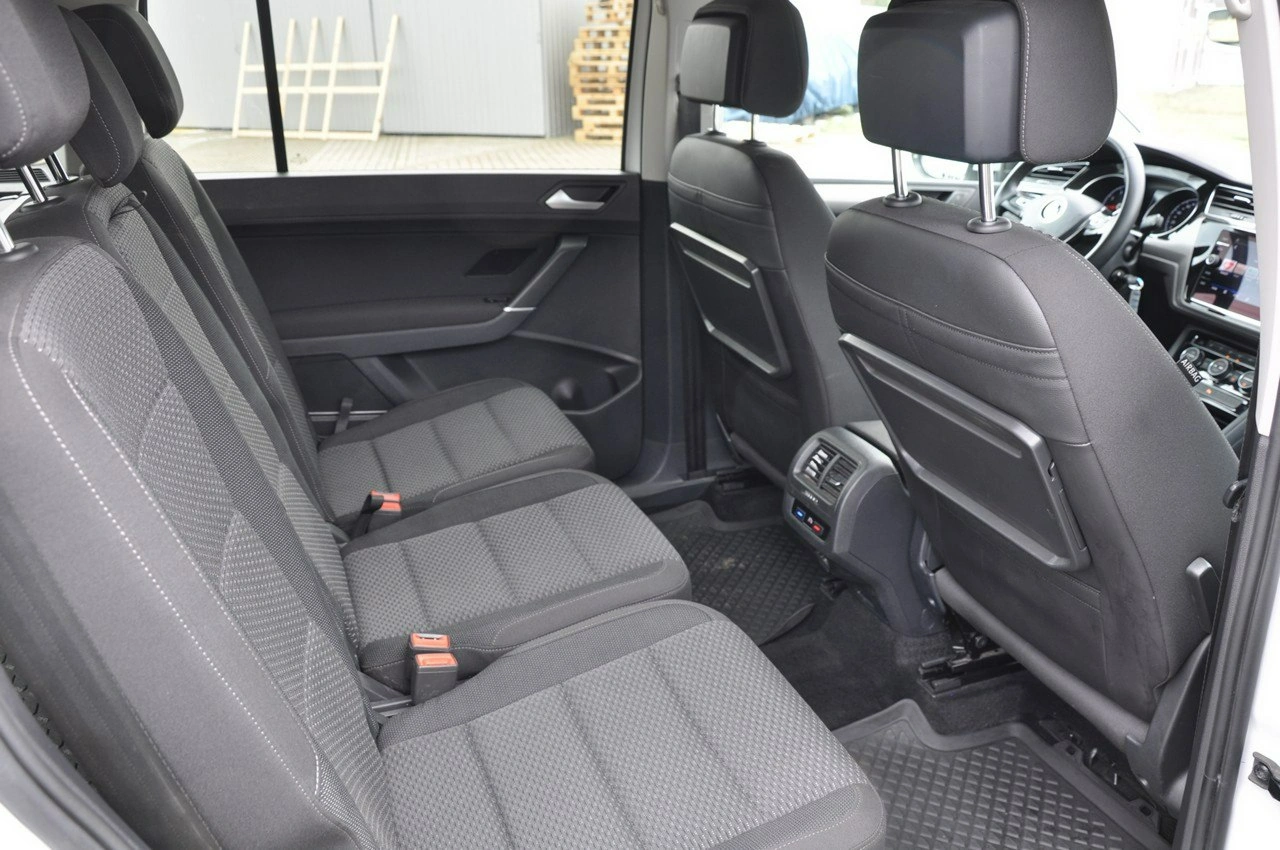 Volkswagen Touran - Zdjęcie 23