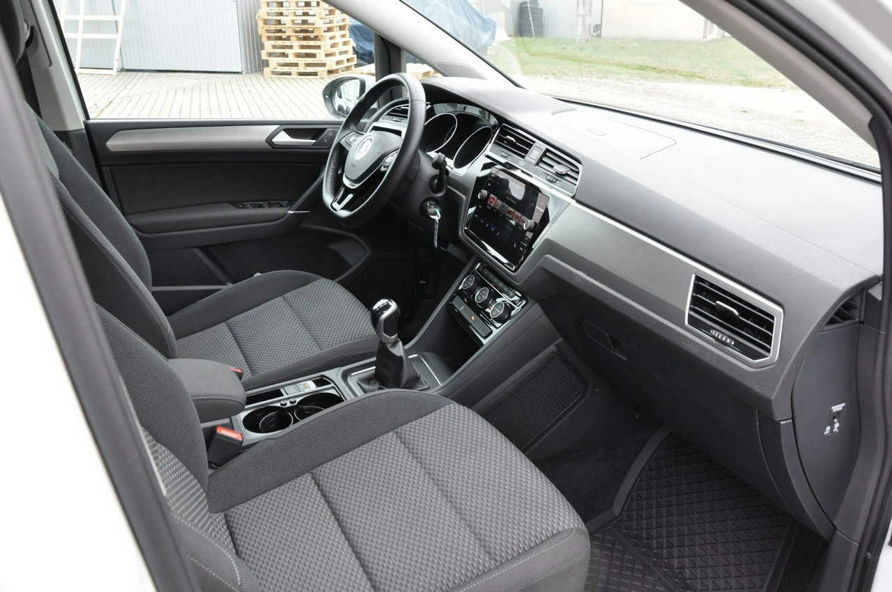 Volkswagen Touran - Zdjęcie 24