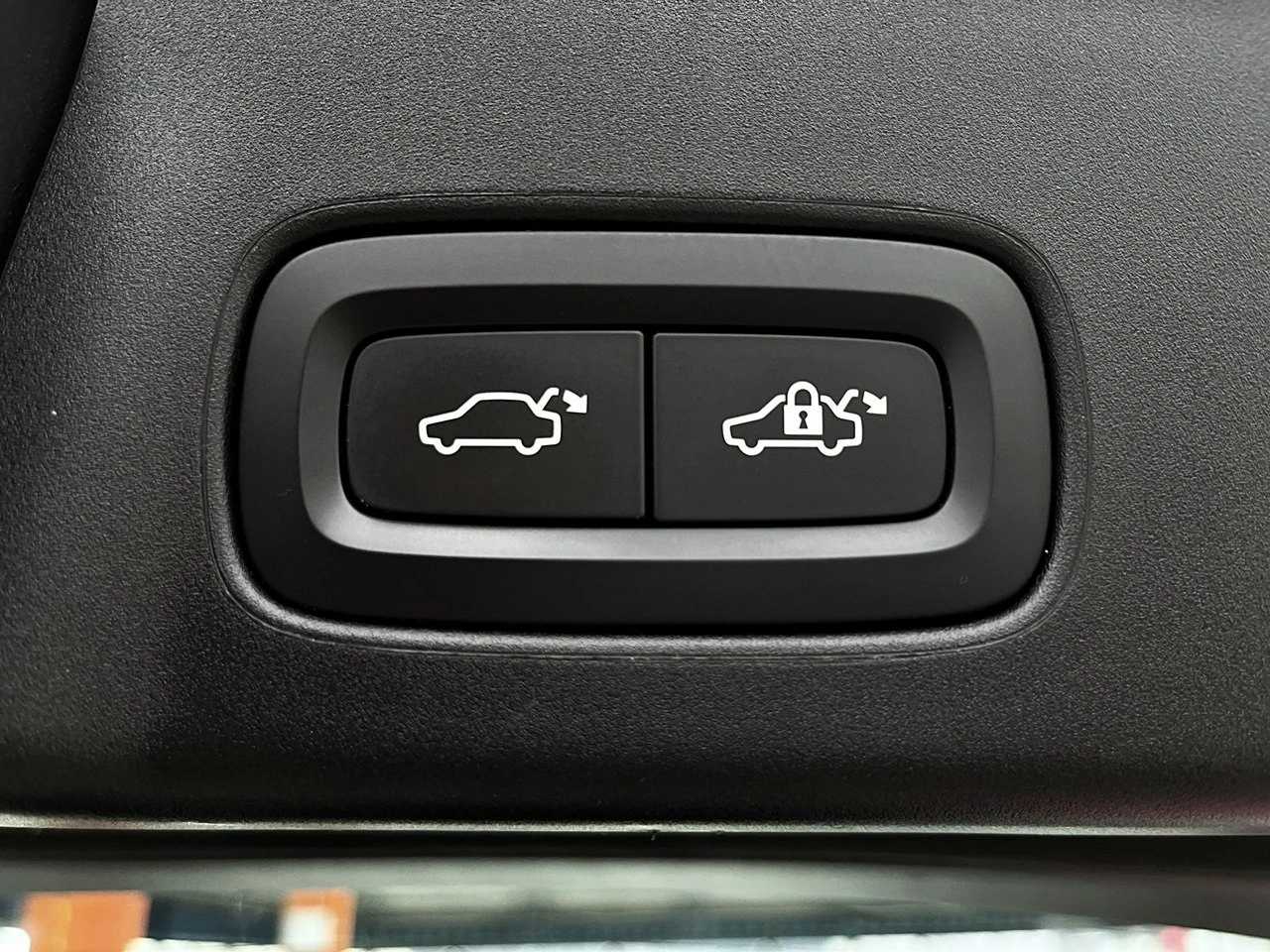 Volvo V90 Cross Country - Zdjęcie 18