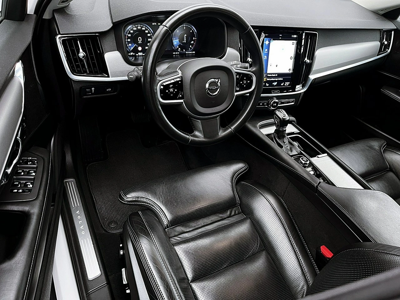 Volvo V90 Cross Country - Zdjęcie 19