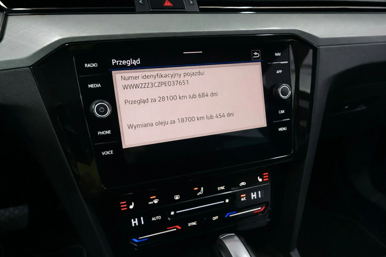 Volkswagen Passat Variant - Zdjęcie 10