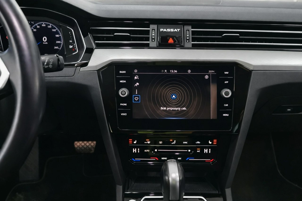 Volkswagen Passat Variant - Zdjęcie 11