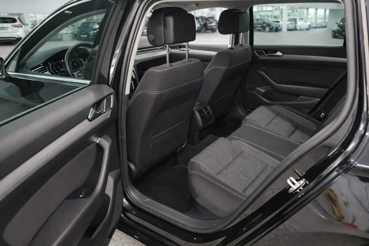 Volkswagen Passat Variant - Zdjęcie 15