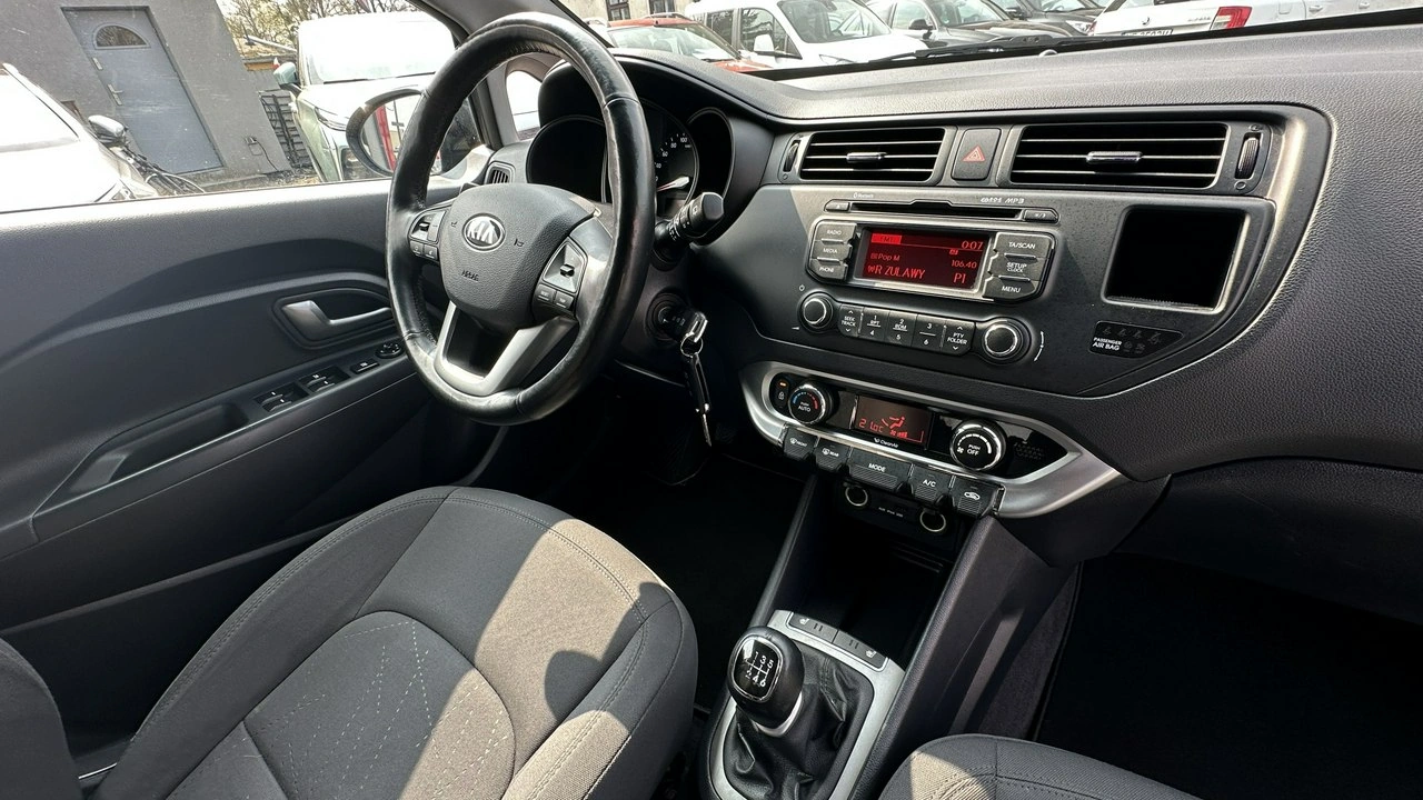 Kia Rio - Zdjęcie 18