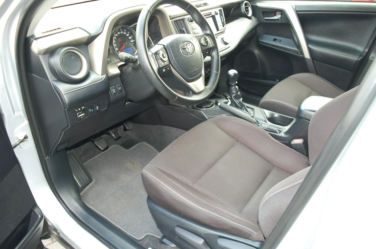Toyota RAV-4 - Zdjęcie 21