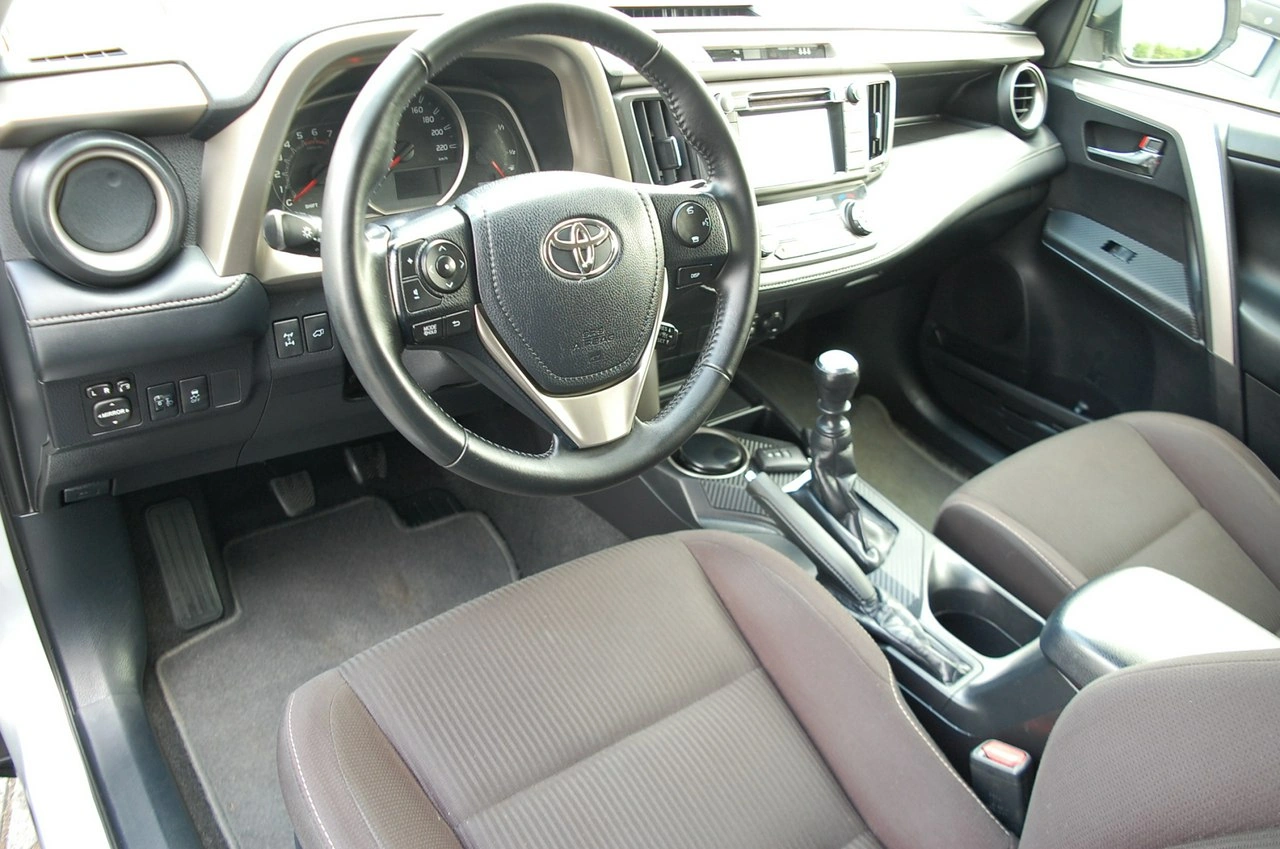 Toyota RAV-4 - Zdjęcie 22