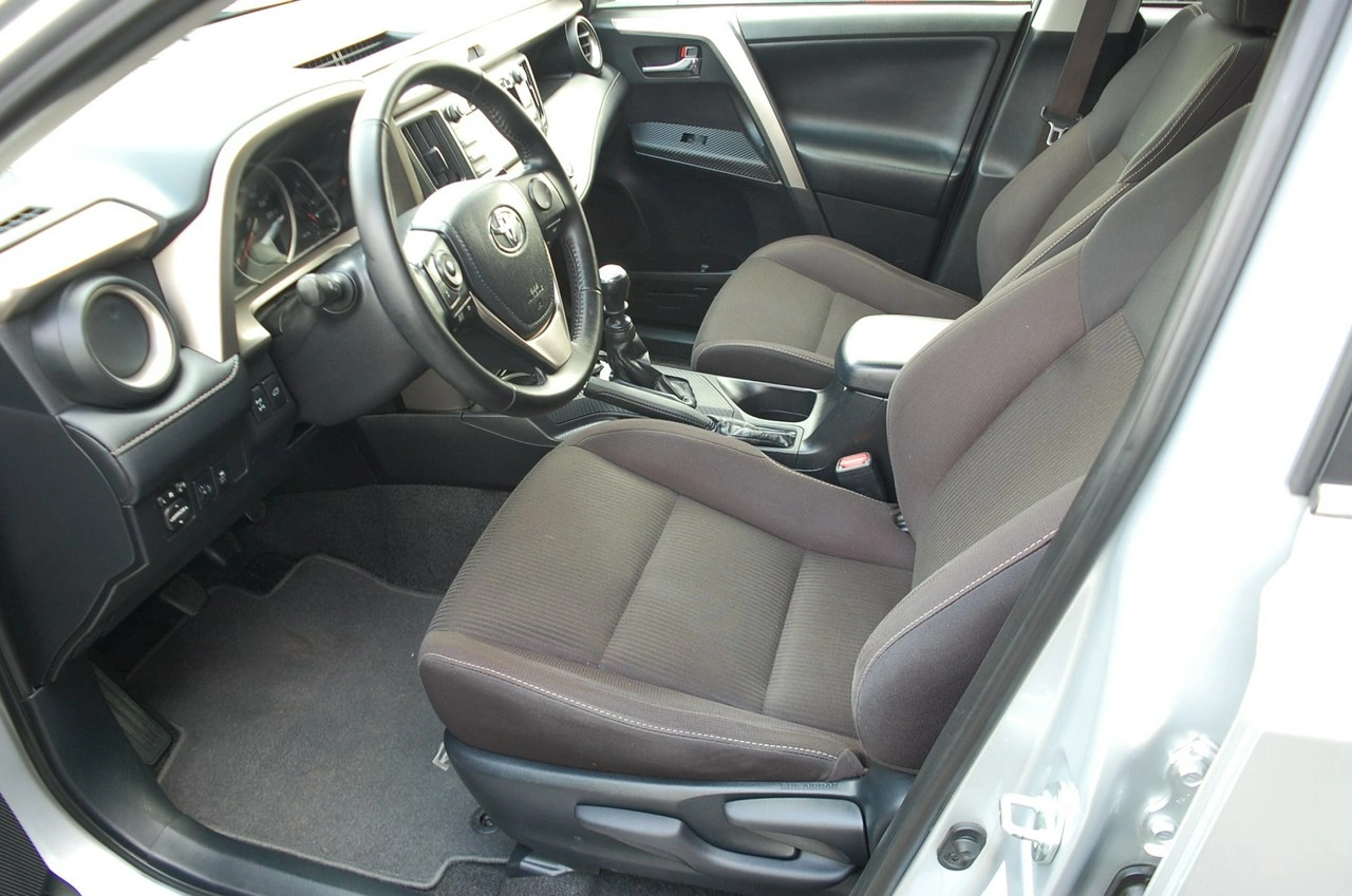 Toyota RAV-4 - Zdjęcie 4