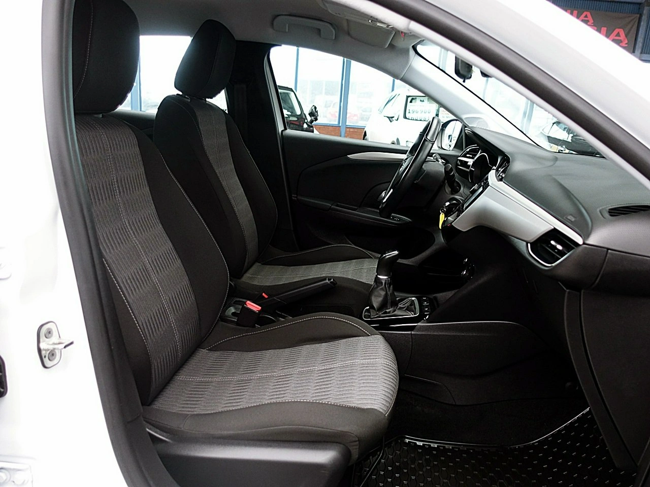 Opel Corsa - Zdjęcie 10