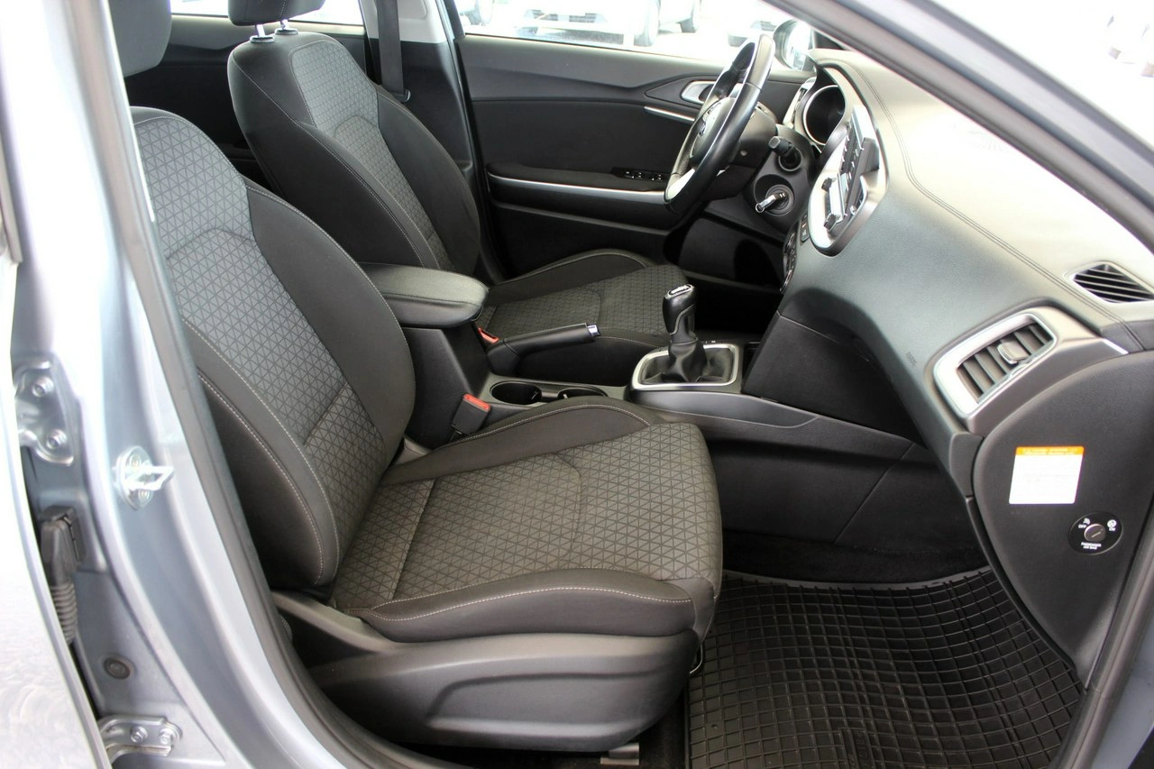 Kia Ceed - Zdjęcie 8