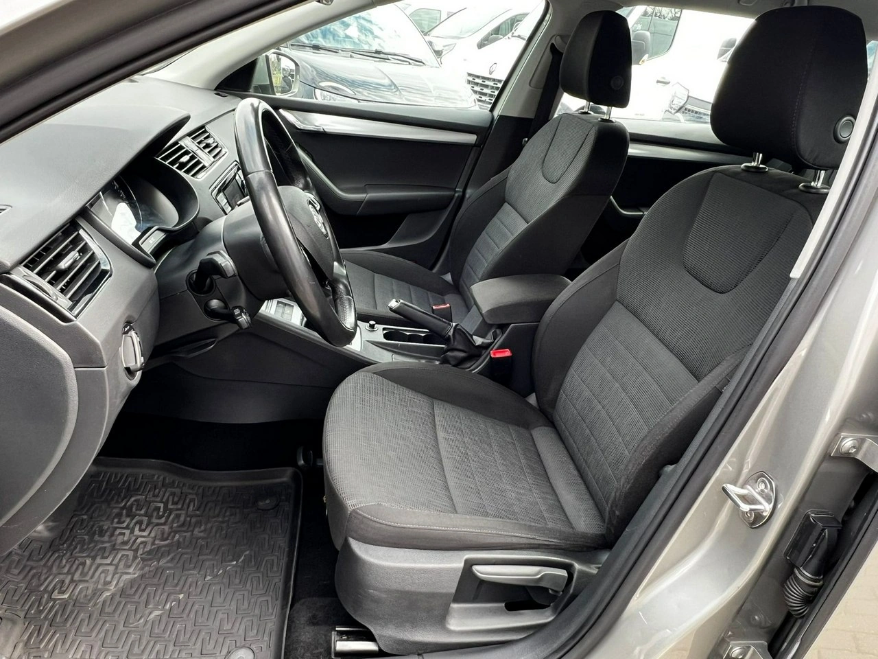 Skoda Octavia - Zdjęcie 9