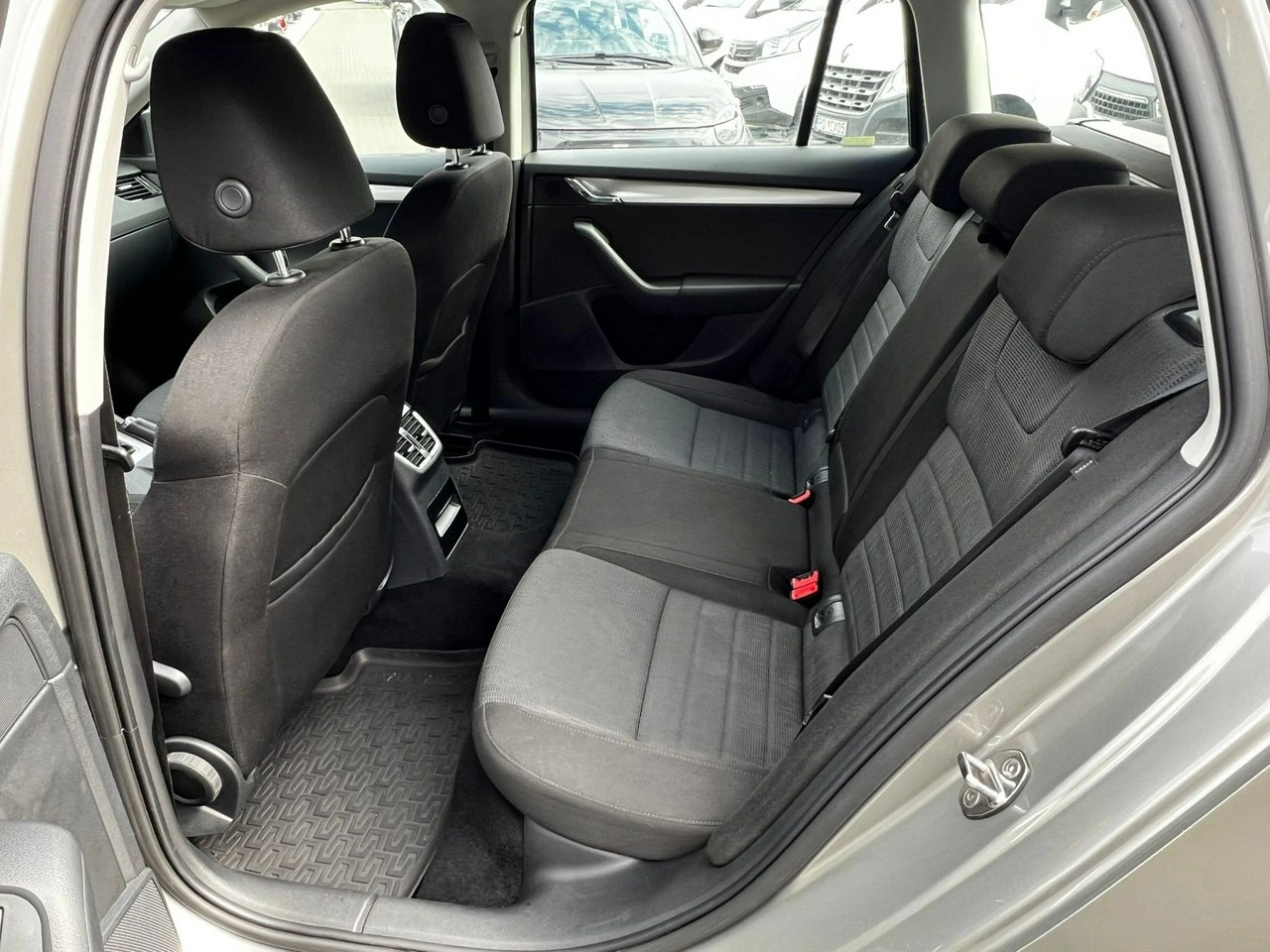 Skoda Octavia - Zdjęcie 10