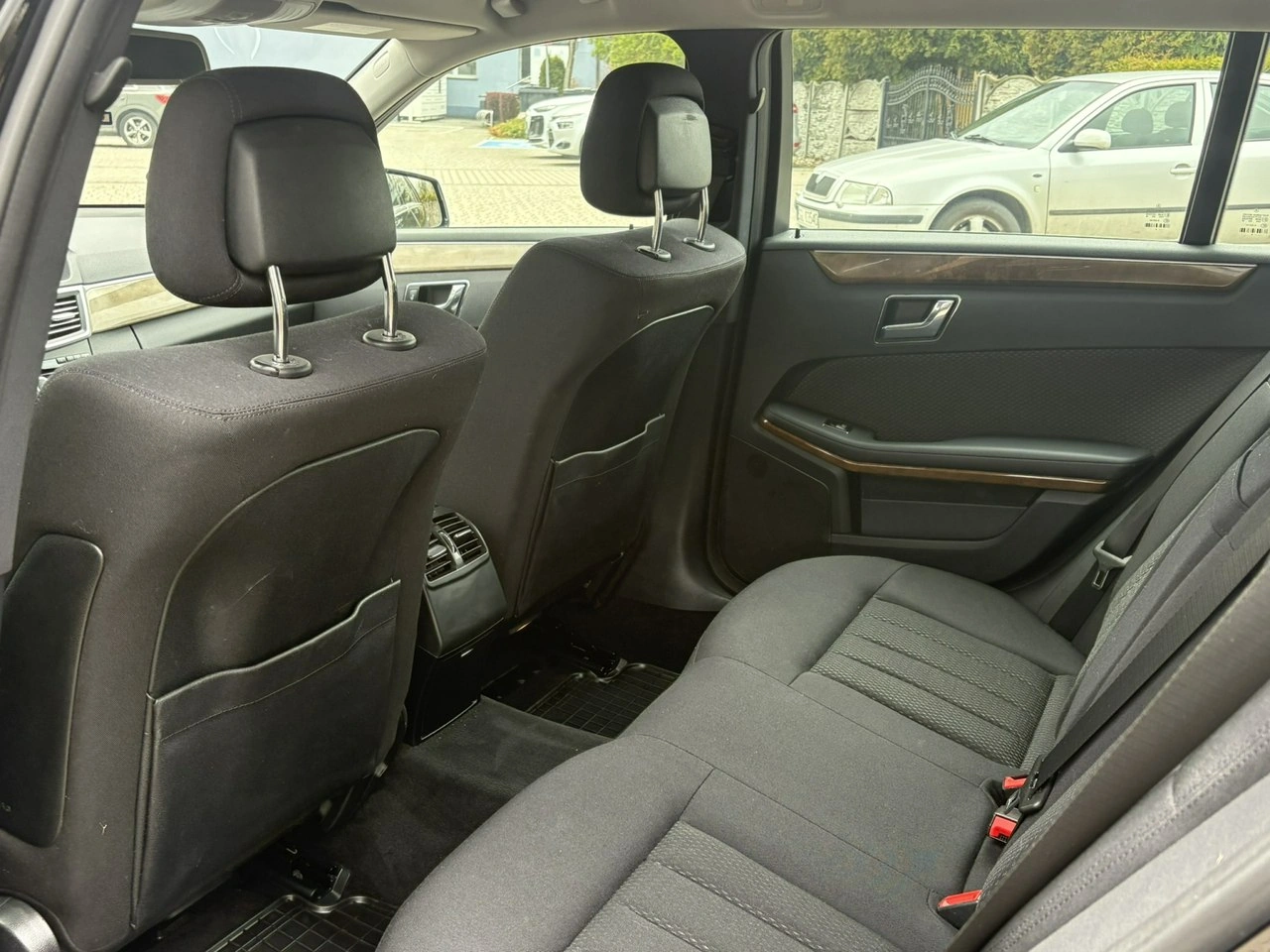 Mercedes E 200 - Zdjęcie 9