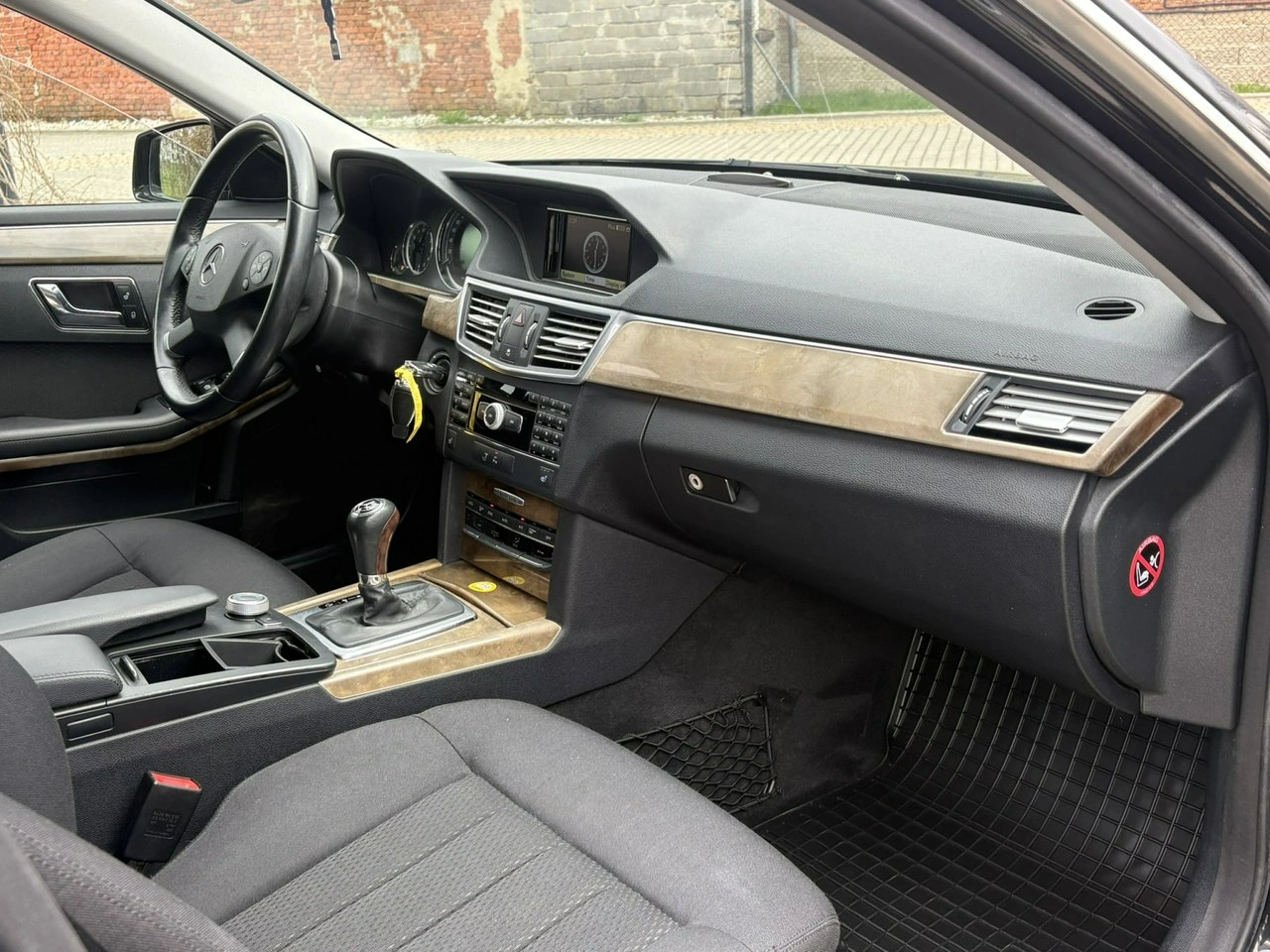 Mercedes E 200 - Zdjęcie 12