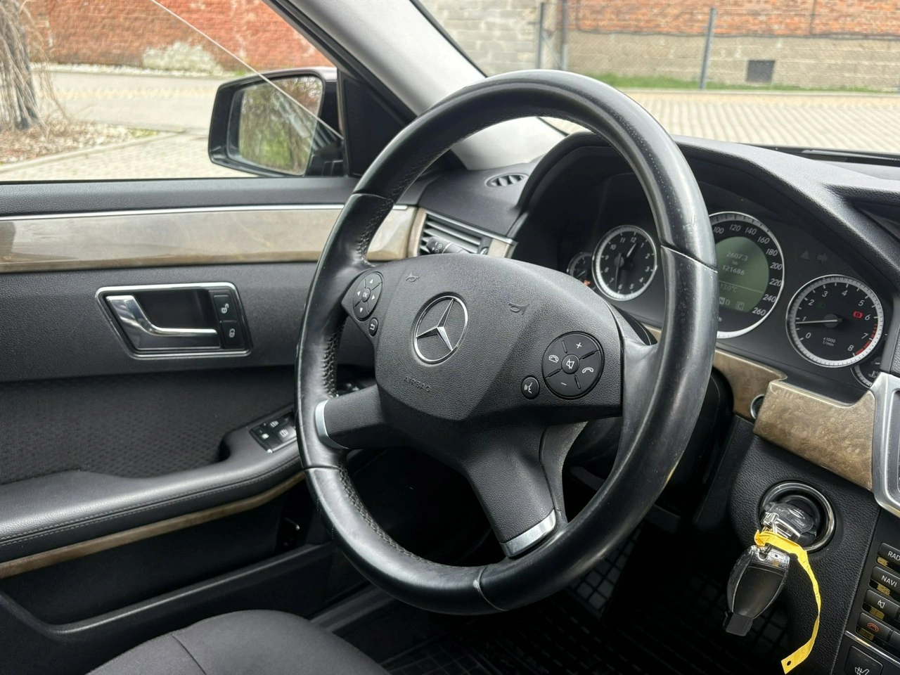 Mercedes E 200 - Zdjęcie 13