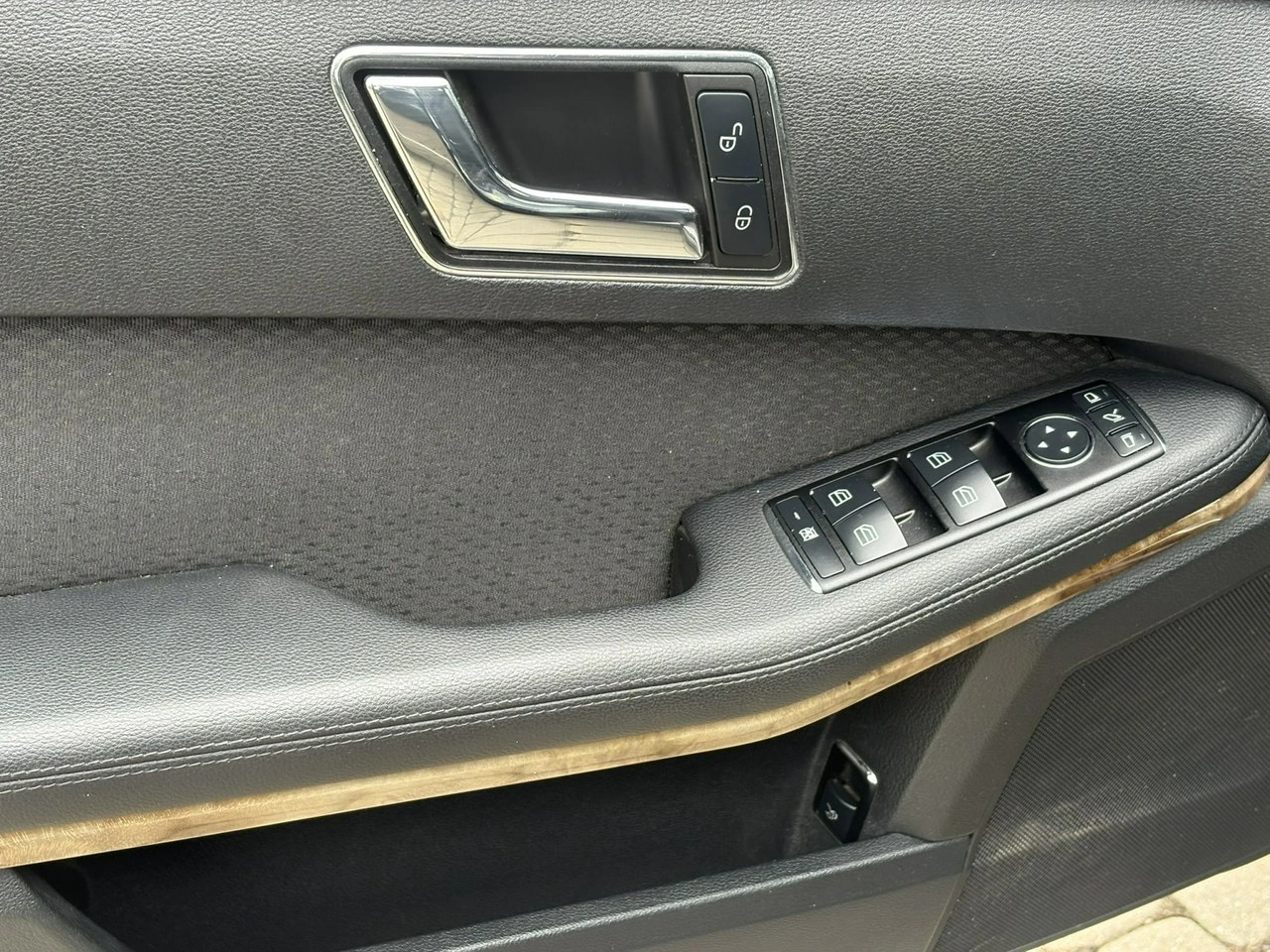 Mercedes E 200 - Zdjęcie 20