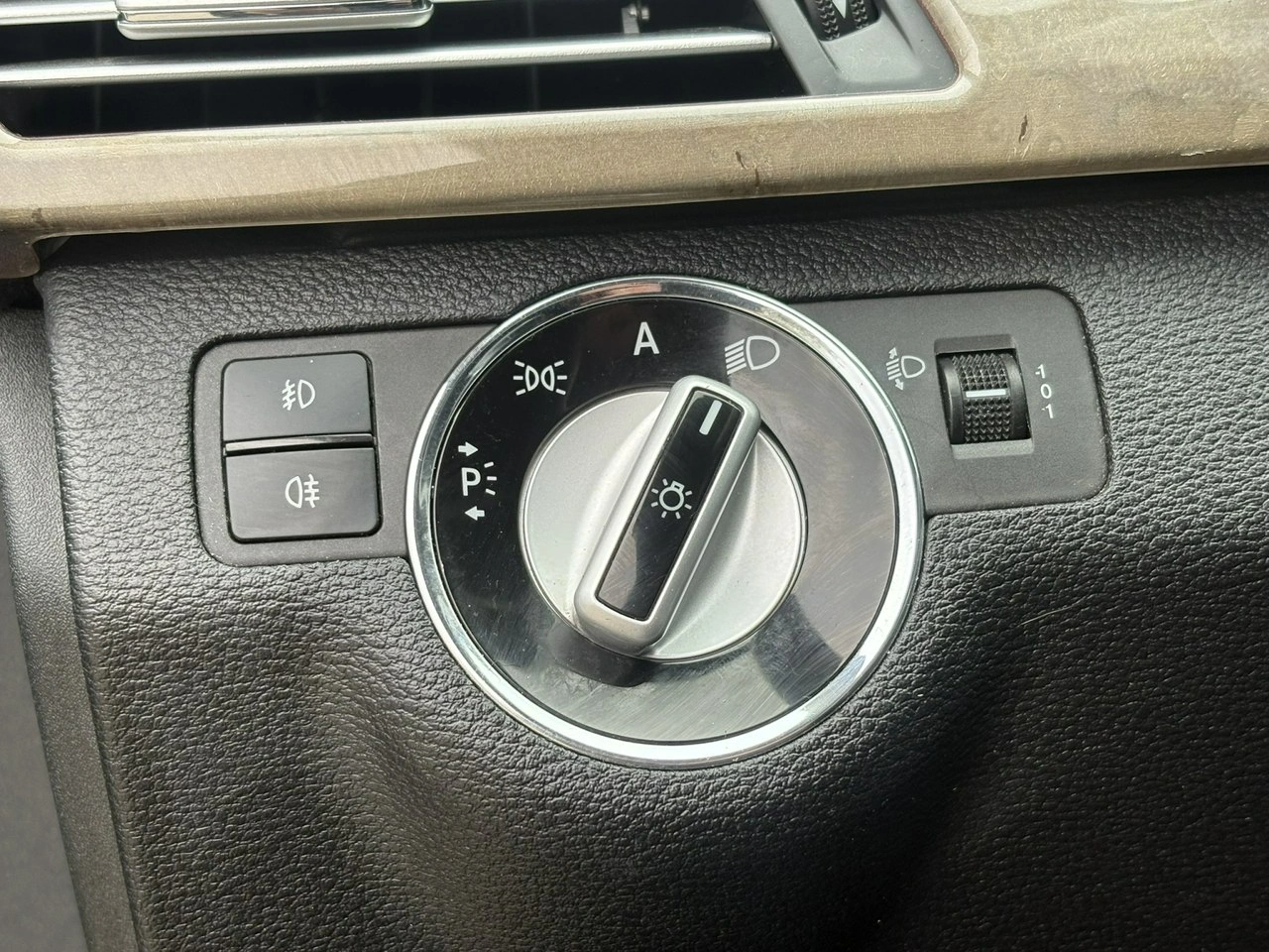 Mercedes E 200 - Zdjęcie 28