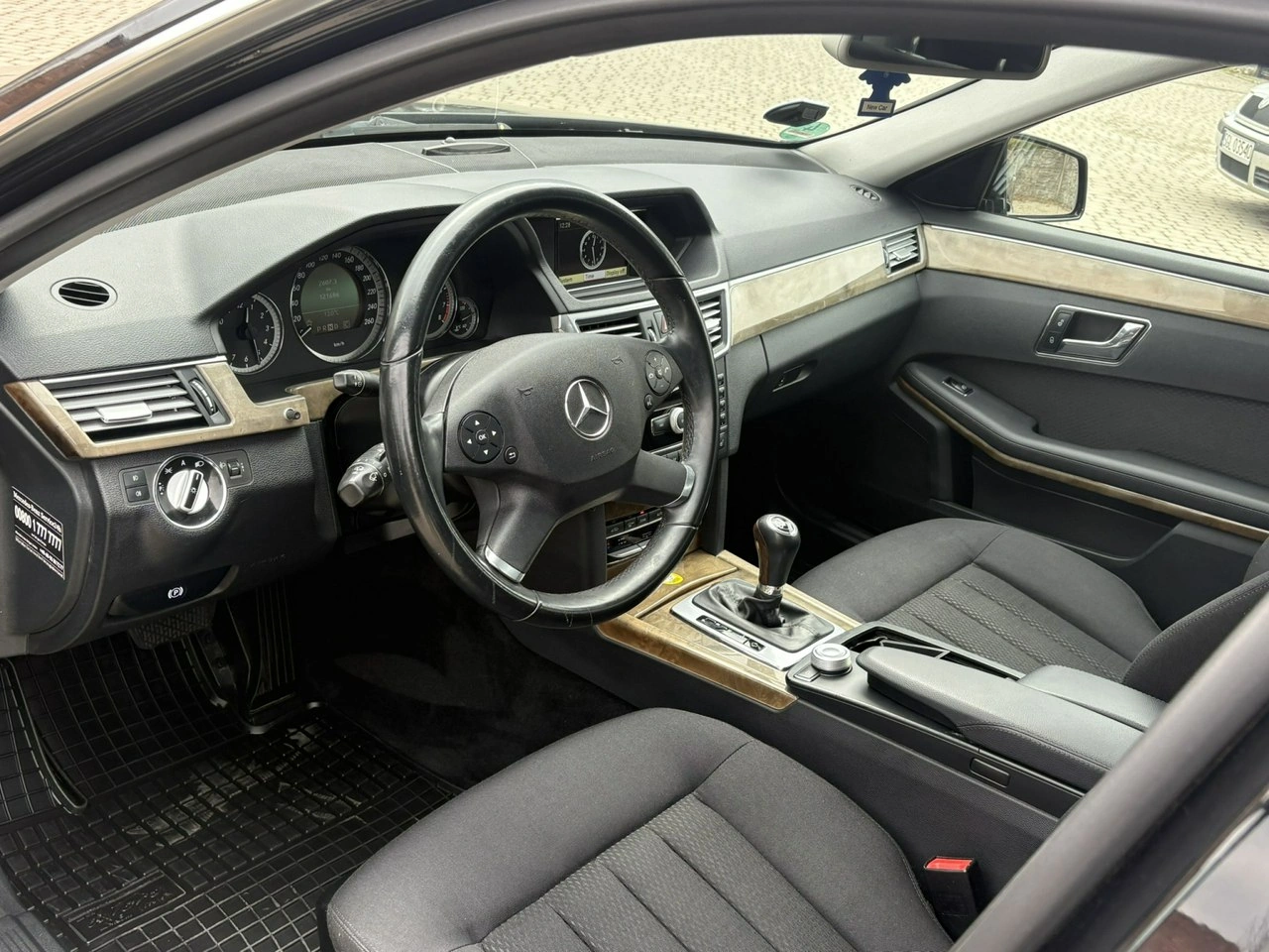 Mercedes E 200 - Zdjęcie 8