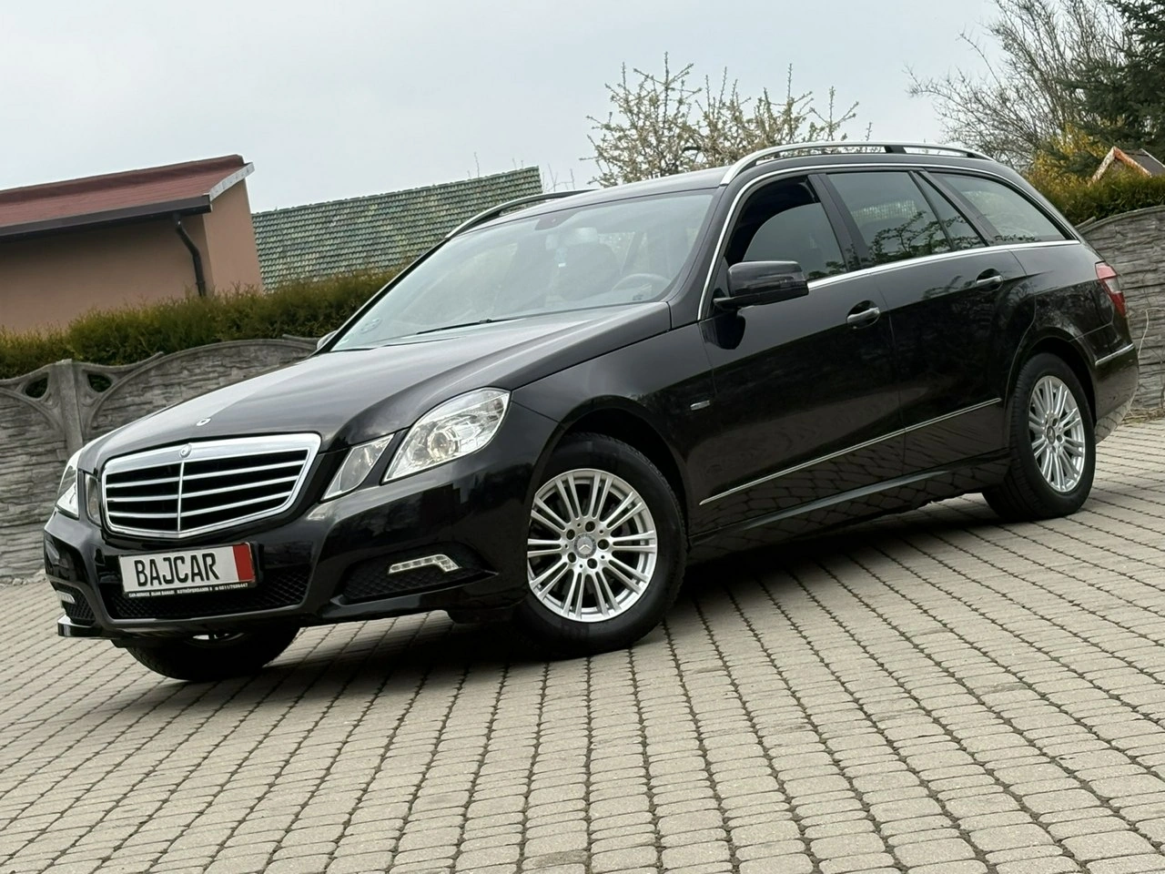 Mercedes E 200 - Główne zdjęcie