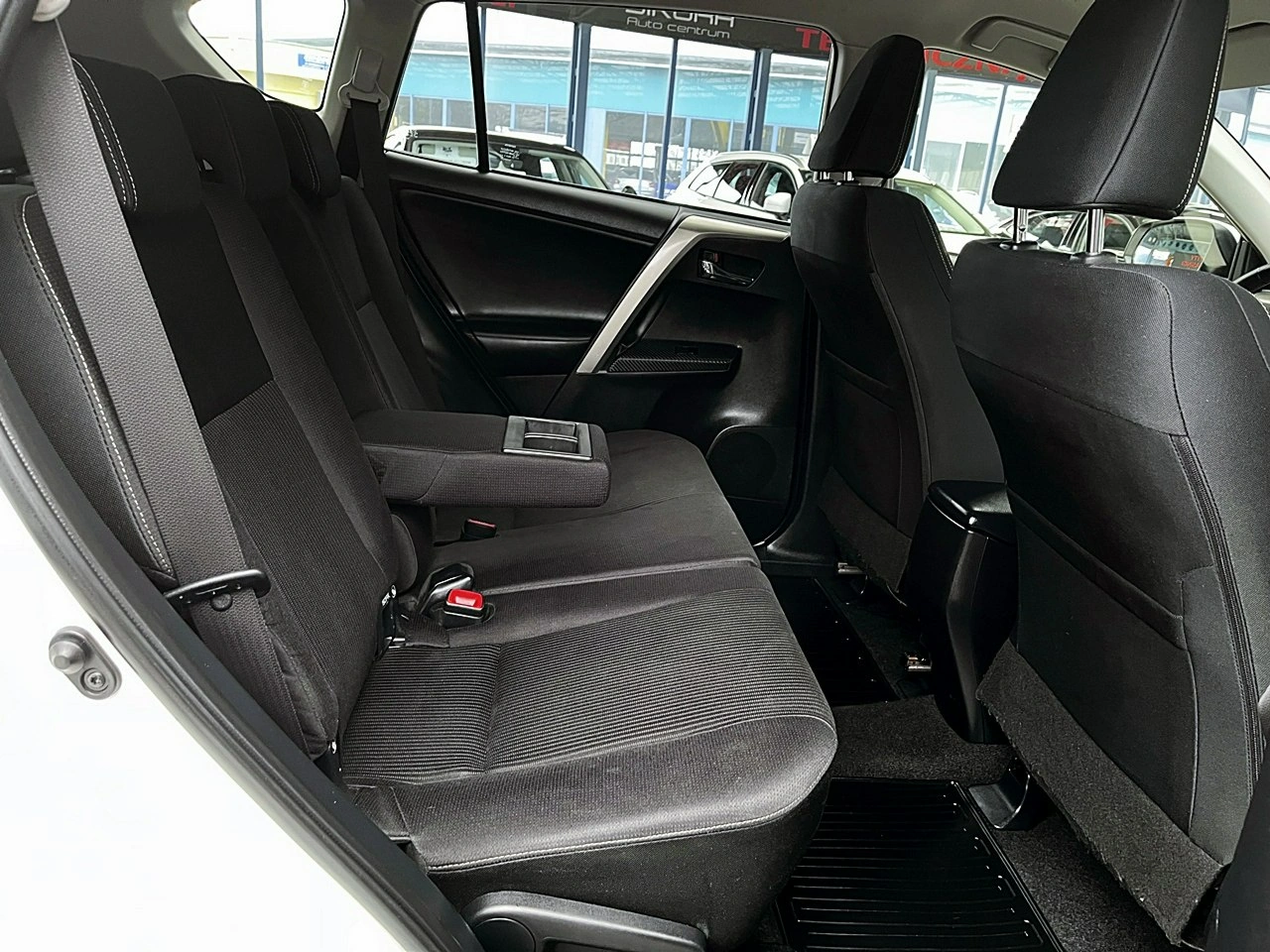 Toyota RAV-4 - Zdjęcie 11