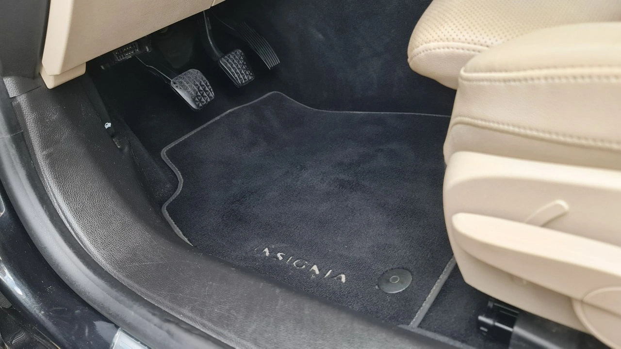 Opel Insignia - Zdjęcie 13