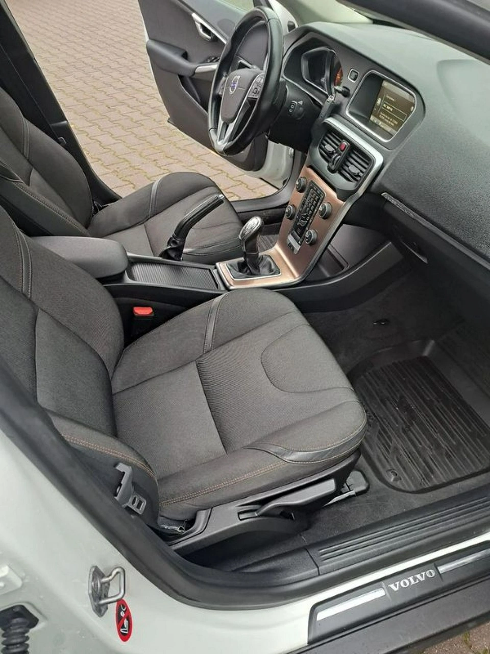 Volvo V40 Cross Country - Zdjęcie 17