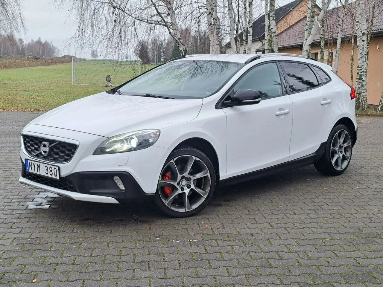 Volvo V40 Cross Country - Zdjęcie 2