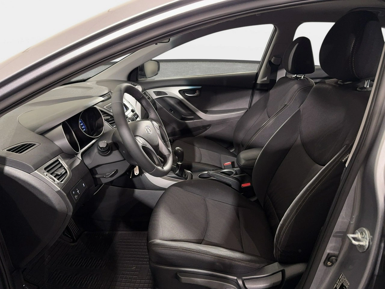 Hyundai Elantra - Zdjęcie 9