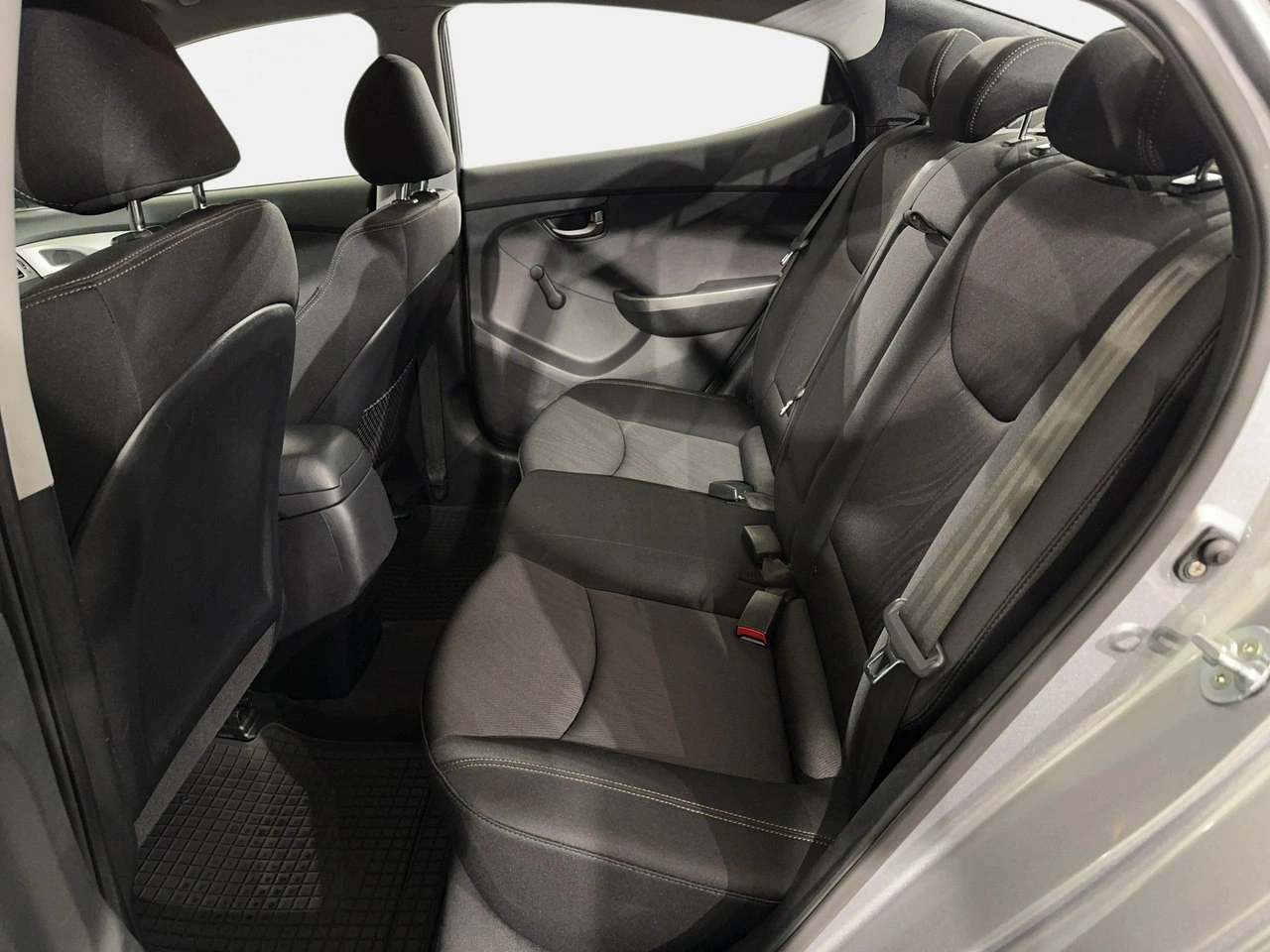 Hyundai Elantra - Zdjęcie 10