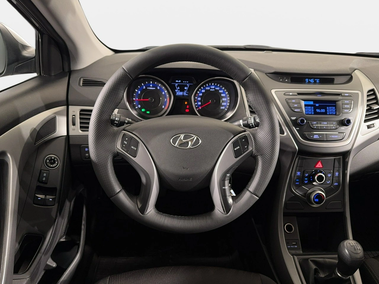 Hyundai Elantra - Zdjęcie 14