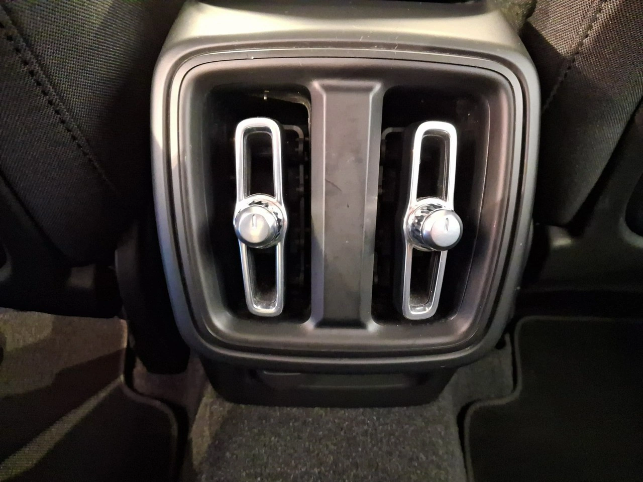 Volvo XC 40 - Zdjęcie 14