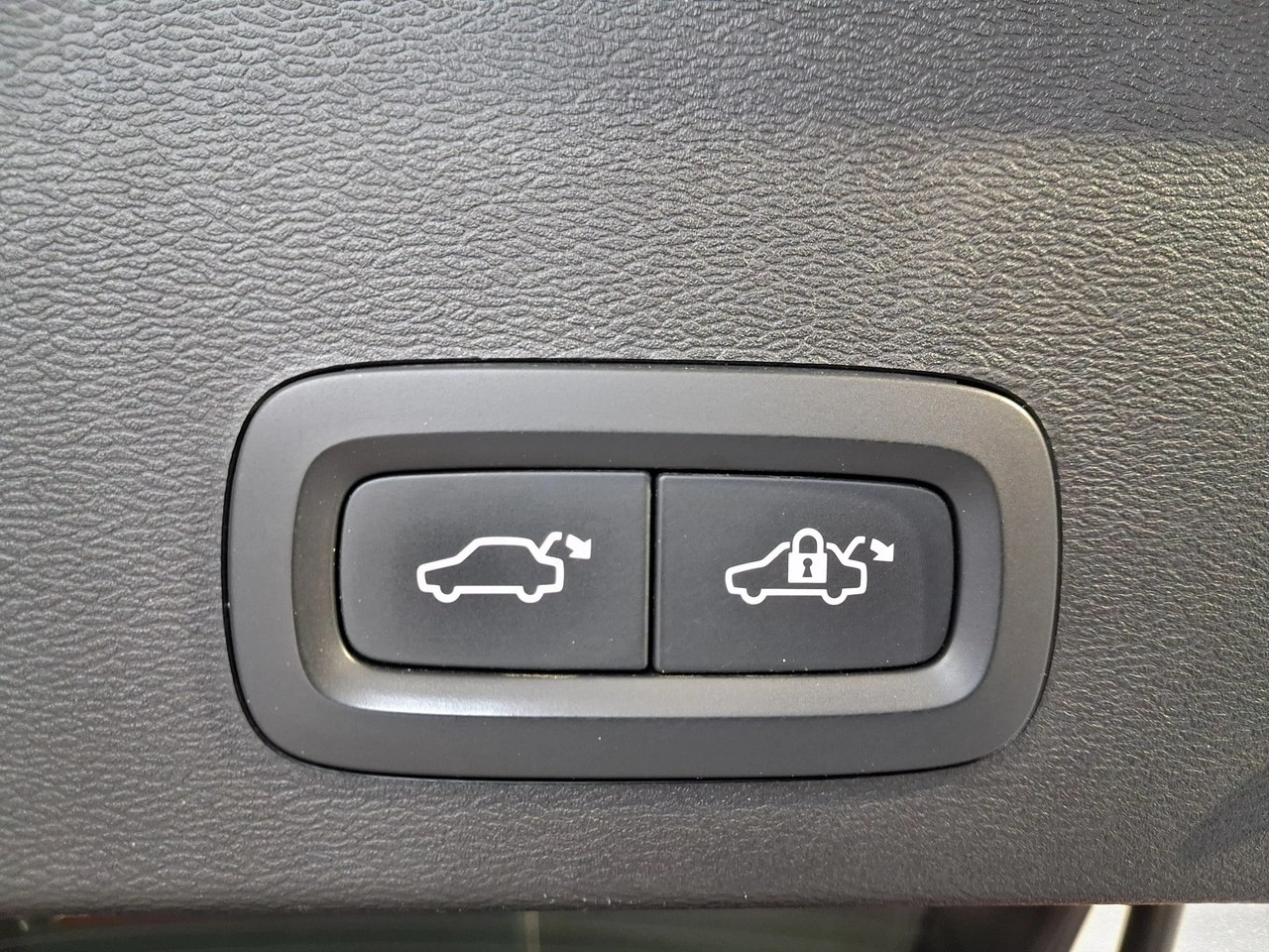 Volvo XC 40 - Zdjęcie 16