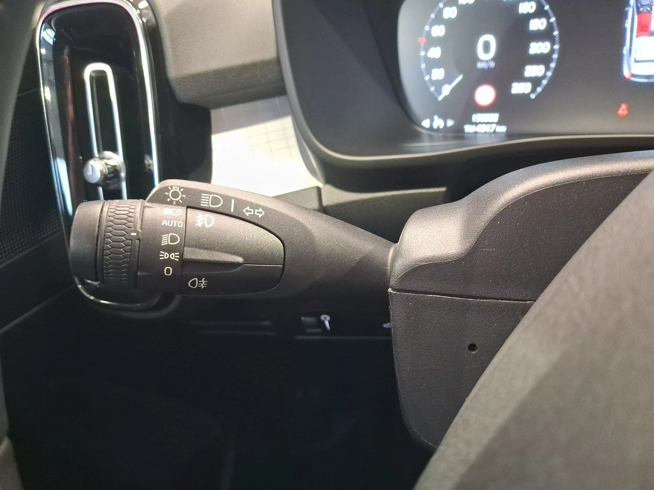 Volvo XC 40 - Zdjęcie 21