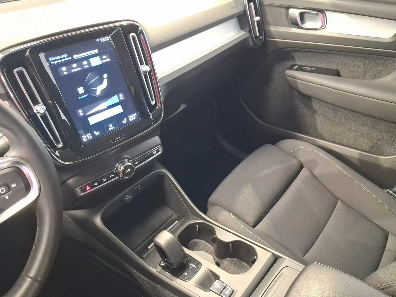 Volvo XC 40 - Zdjęcie 28